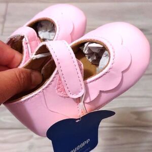 (73-2854)   Toddler Shoes Size 6 -12 M